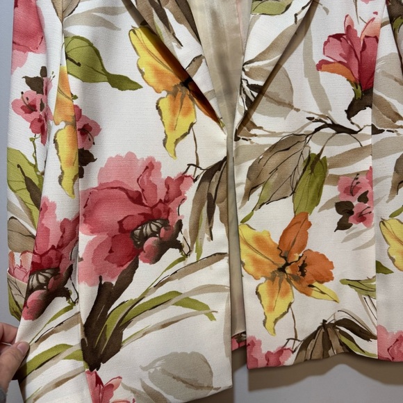 Alfred Dunner Floral Women's Jacket with 3/4 sleeves. Size 18P - Picture 5 of 7
